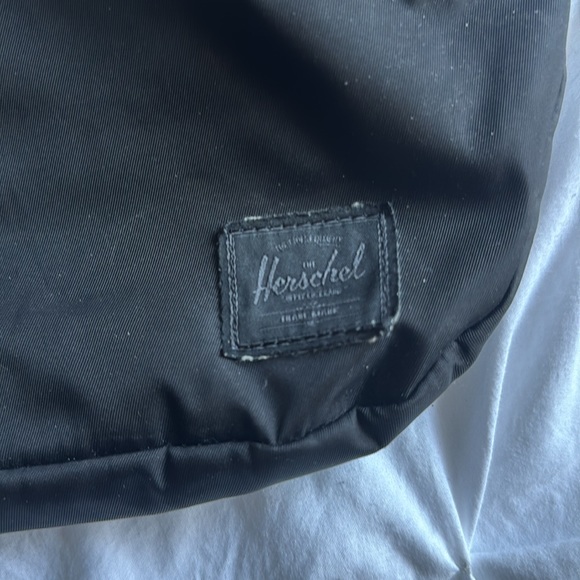 Herschel fanny pack - Picture 3 of 3